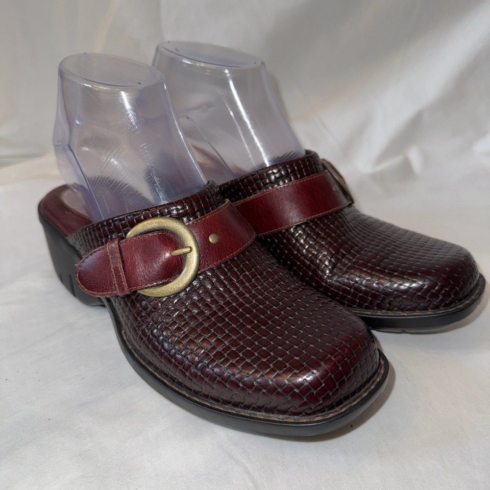 Clarks‎ Shoes Artisian Womens US 6 M Burgundy Leather Woven Slip-on Wedge